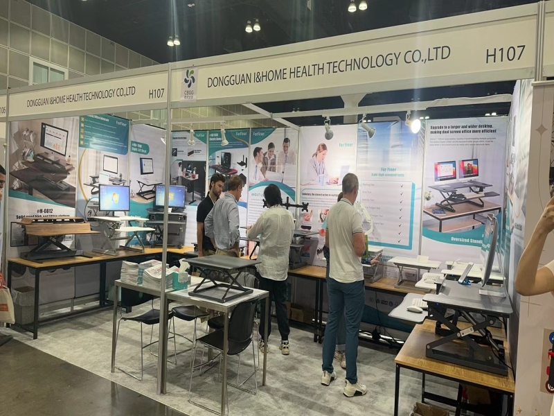Kcourorouge Adjustable Desks Shine at the 1st China (USA) Trade Expo