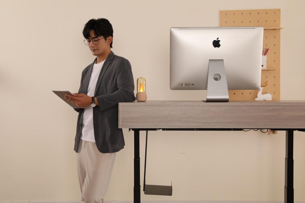 教育机构教室移动升降桌选型标准:耐用与安全(图2) E160-模特图-2
