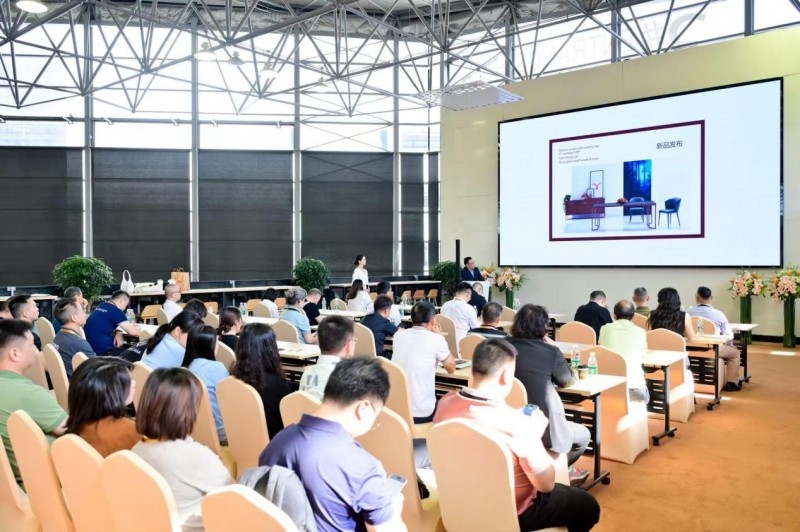 “东莞制造美学之城”丨东莞展团亮相第三十一届中国国际家具展览会(摩登上海时尚家居展/中国家具高端制造展)(图2) 第三十一届中国国际家具展览会2.jpeg