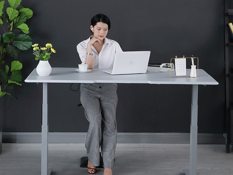告别内卷，重新定义高端——红冕ED系列，让每一张升降桌都成为品质生活的中心